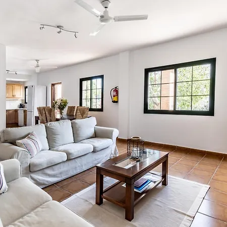 Padre Aviles Apartment *